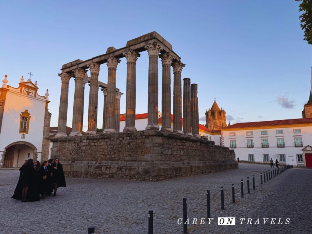 Pousada Convento de Évora behind the Roman Temple