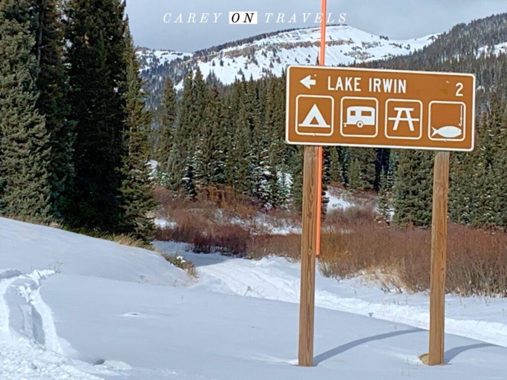 Turnoff to Lake Irwin in winter