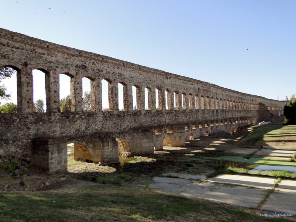 Acueducto de San Lázaro, photo credit Santiago Lopez-Pastor on Flickr