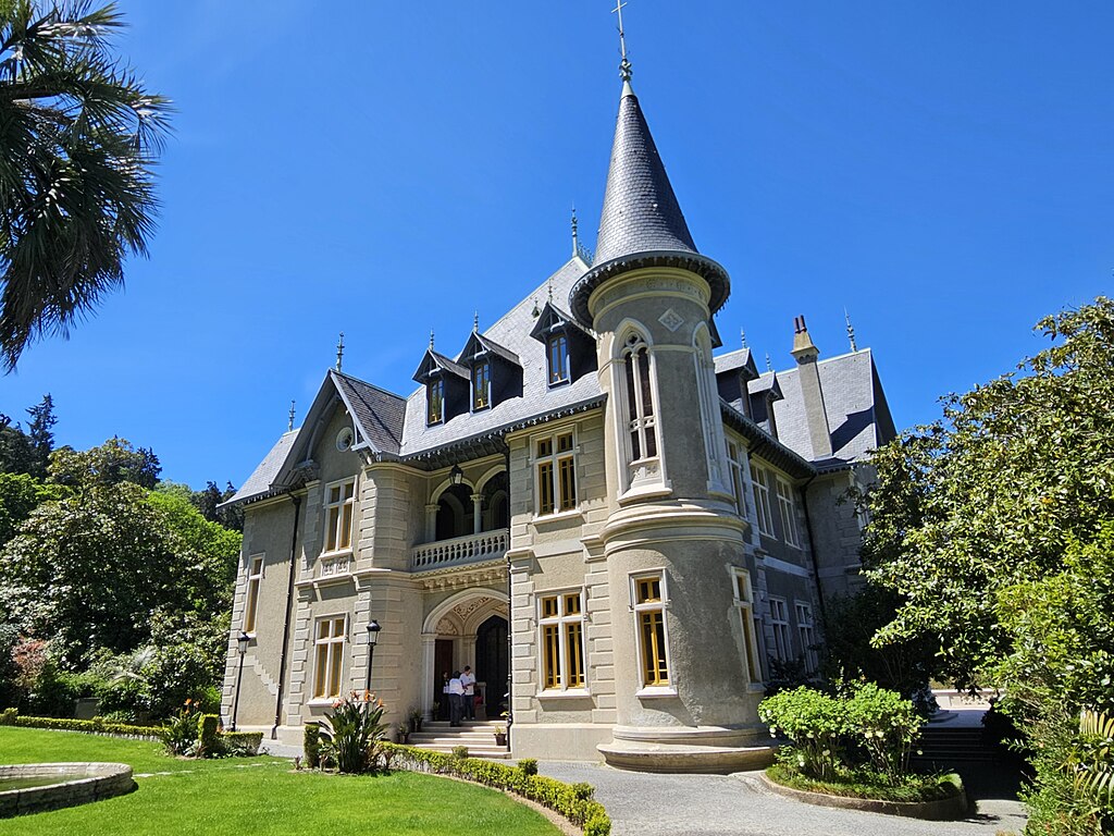 Biester Palace, photo credit GualdimG, CC BY-SA 4.0 , via Wikimedia Commons