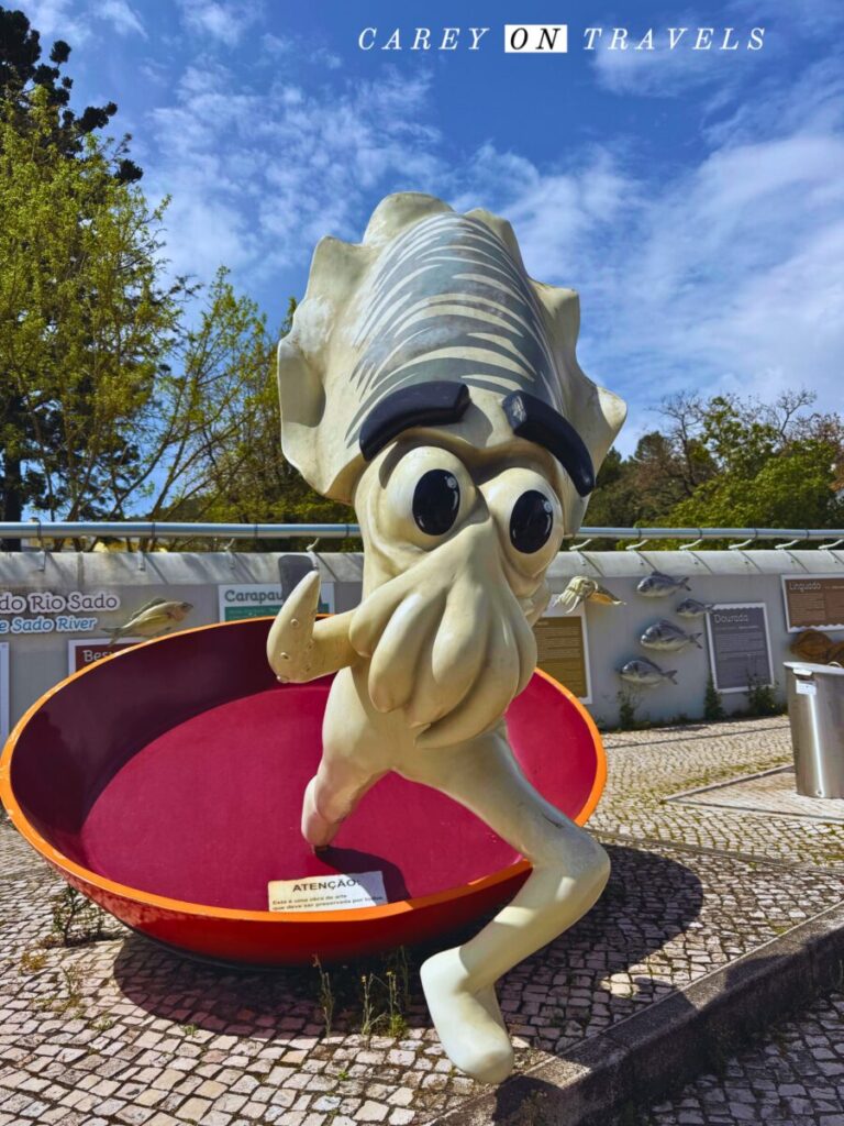 Choco Frito Statue in Setúbal